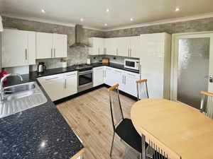 Kitchen Diner- click for photo gallery